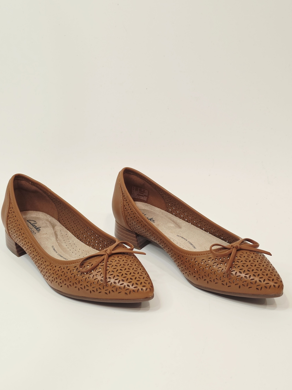 Clarks Collection Natalyn Step Tan Perforated Leather Ballet Flats Size 8 Wide